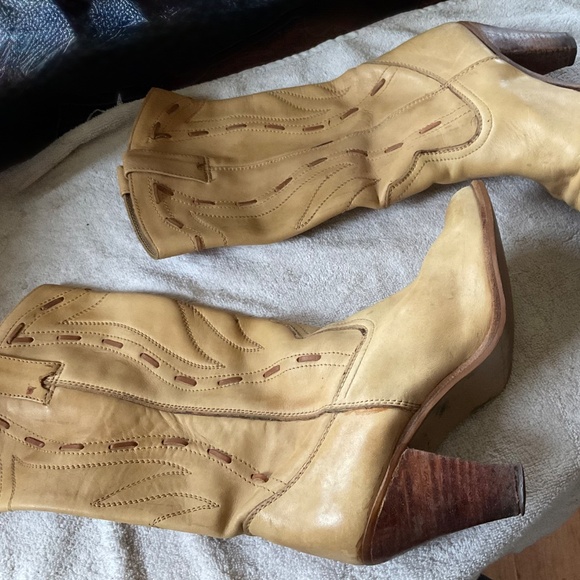 LADIES COWBOY BOOTS GENTLY USED SIZE 7.5.. - Picture 11 of 12